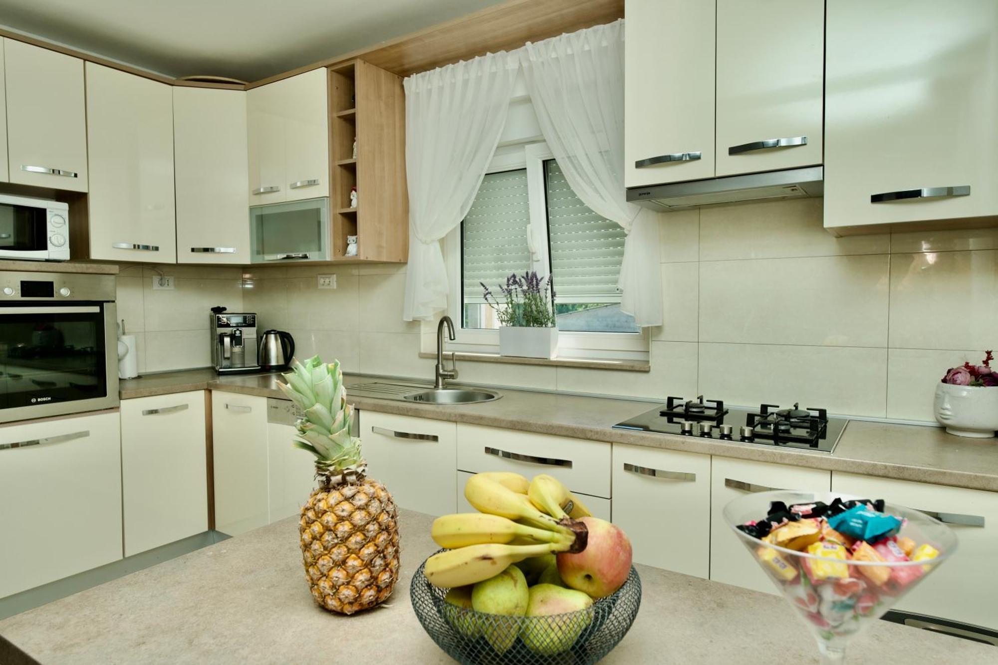 Apartment Lana Bristivica Exterior foto